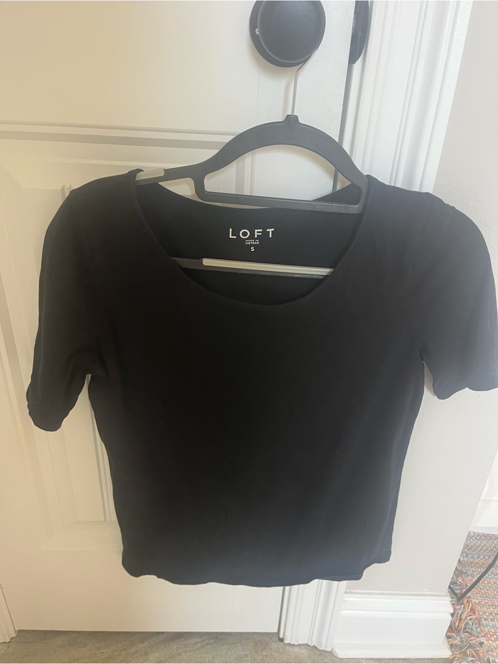 LOFT Black Short Sleeve Scoop Neck Tee